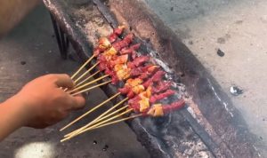 Tukang Sate Sapi Enak di Bogor yang Murah, Sate Mang Udin Rekomendasi Kuliner Pagi dengan Kuah Gurih dan Bumbu Kacang Kental