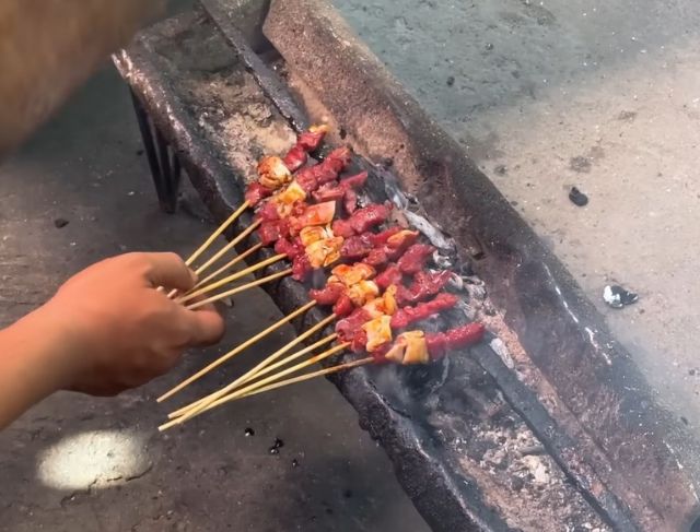 Tukang Sate Sapi Enak di Bogor yang Murah, Sate Mang Udin Rekomendasi Kuliner Pagi dengan Kuah Gurih dan Bumbu Kacang Kental