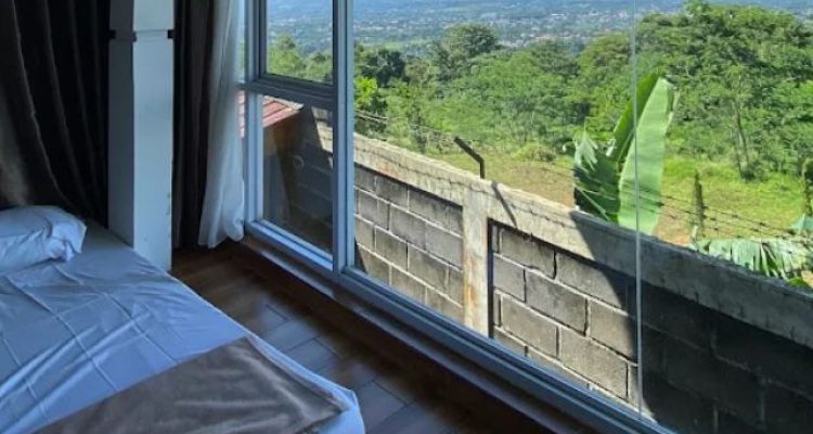 Villa Hanan Puncak, Rekomendasi Villa Kapasitas 40 Orang di Puncak dengan View Gunung Salak