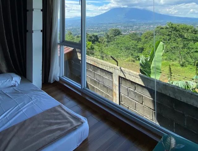 Villa Hanan Puncak, Rekomendasi Villa Kapasitas 40 Orang di Puncak dengan View Gunung Salak