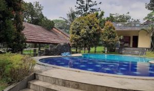 Villa Puncak Kapasitas 50 Orang Murah di Cisarua Bogor, Review Lengkap Villa Darussalam Fasilitas Private Pool dan Aula Luas