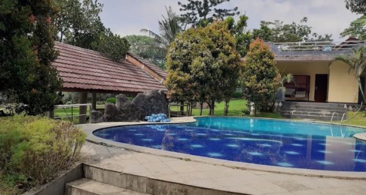 Villa Puncak Kapasitas 50 Orang Murah di Cisarua Bogor, Review Lengkap Villa Darussalam Fasilitas Private Pool dan Aula Luas