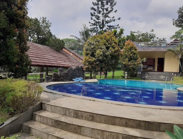Villa Puncak Kapasitas 50 Orang Murah di Cisarua Bogor, Review Lengkap Villa Darussalam Fasilitas Private Pool dan Aula Luas