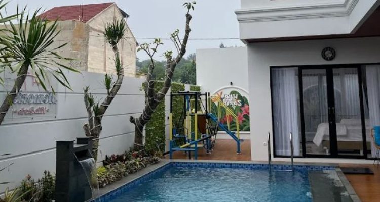 Villa Zarin, Rekomendasi Villa Murah di Puncak Bogor dengan Private Pool dan View Dua Gunung