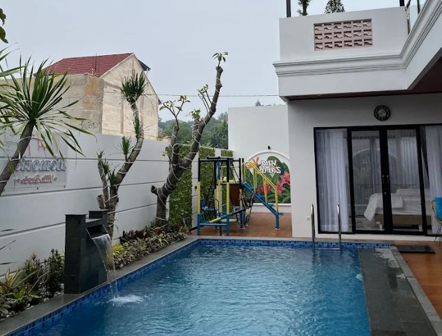 Villa Zarin, Rekomendasi Villa Murah di Puncak Bogor dengan Private Pool dan View Dua Gunung