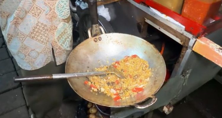 Makan di NasGor Salak, Nasi Goreng Gerobak Depan Rumah Sakit Salak