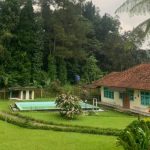 Villa Ivan Megamendung Kapasitas 100 Orang di Puncak Bogor, Kolam Renang dan Taman Luas untuk Gathering Besar