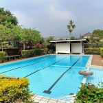 Villa Wibowo Puncak Bogor, Pilihan Vila Kapasitas 30 Orang dengan Private Pool dan View Gunung yang Menawan