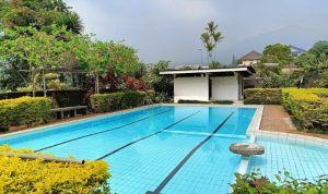 Villa Wibowo Puncak Bogor, Pilihan Vila Kapasitas 30 Orang dengan Private Pool dan View Gunung yang Menawan