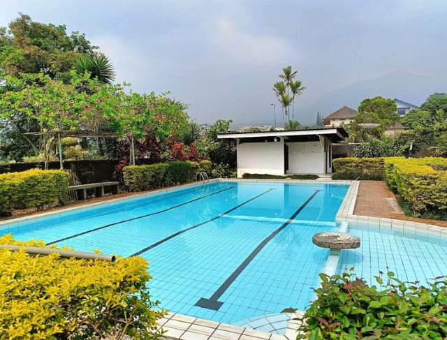 Villa Wibowo Puncak Bogor, Pilihan Vila Kapasitas 30 Orang dengan Private Pool dan View Gunung yang Menawan