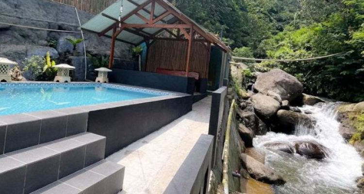 Villa di Tugu Utara Murah Pinggir Sungai Jernih Puncak Bogor