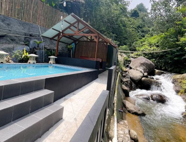 Villa di Tugu Utara Murah Pinggir Sungai Jernih Puncak Bogor