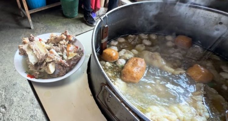 Bakso Tetelan Teh Ugi Sentul Cijayanti, Porsi Brutal dengan Iga Melimpah Lokasi Dekat Rumah Prabowo