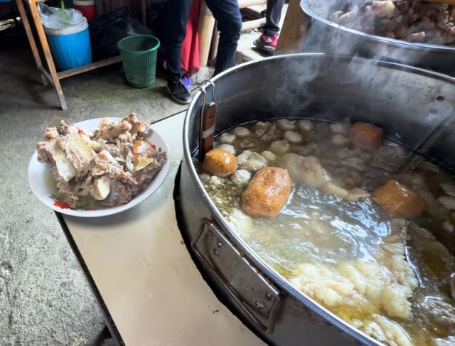 Bakso Tetelan Teh Ugi Sentul Cijayanti, Porsi Brutal dengan Iga Melimpah Lokasi Dekat Rumah Prabowo