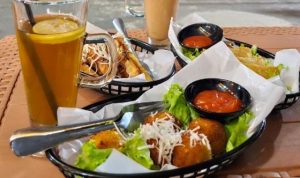 Kagura Cafe and Resto Puncak Bogor, Tempat Nongkrong Baru dengan View Pegunungan, Sungai, dan Menu Kuliner Lengkap