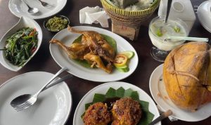 Lembur Kuring Parung, Rekomendasi Resto Sunda Tepi Danau di Bogor yang Legendaris untuk Kuliner Keluarga