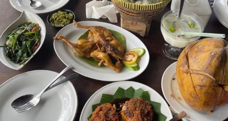 Lembur Kuring Parung, Rekomendasi Resto Sunda Tepi Danau di Bogor yang Legendaris untuk Kuliner Keluarga