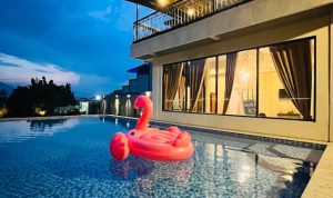 Villa Amara Puncak Bogor, Rekomendasi Villa Estetik Kapasitas 30 Orang dengan View Pegunungan