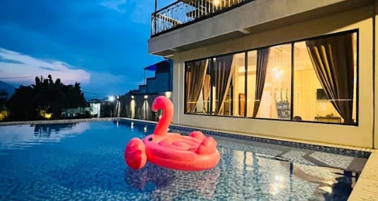 Villa Amara Puncak Bogor, Rekomendasi Villa Estetik Kapasitas 30 Orang dengan View Pegunungan