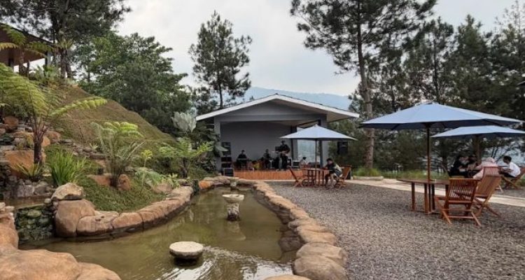 Kasamira Cafe Puncak Bogor, Hidden Gem dengan City Light View dan Panorama Gunung yang Memikat