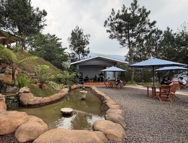Kasamira Cafe Puncak Bogor, Hidden Gem dengan City Light View dan Panorama Gunung yang Memikat