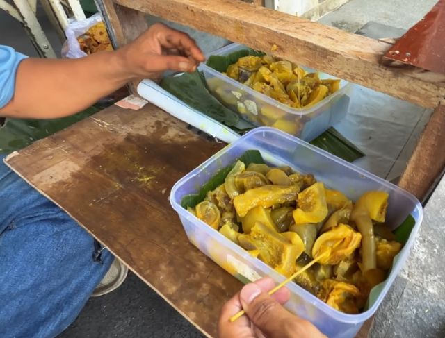 Kuliner Baru di Surken Bogor, Cungkring Pak Soleh dengan Bumbu Kacang Daun Jeruk