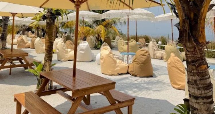 Review Tempat Wisata Nako Pasir Angin Bogor, Liburan Pantai di Atas Gunung plus City View