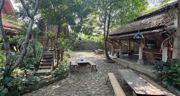 Review Warung Ngatinem Bogor, Tempat Nongkrong Hidden Gem Bernuansa Hutan di Tengah Kota dengan Bakmi Homemade dan Pizza Lezat