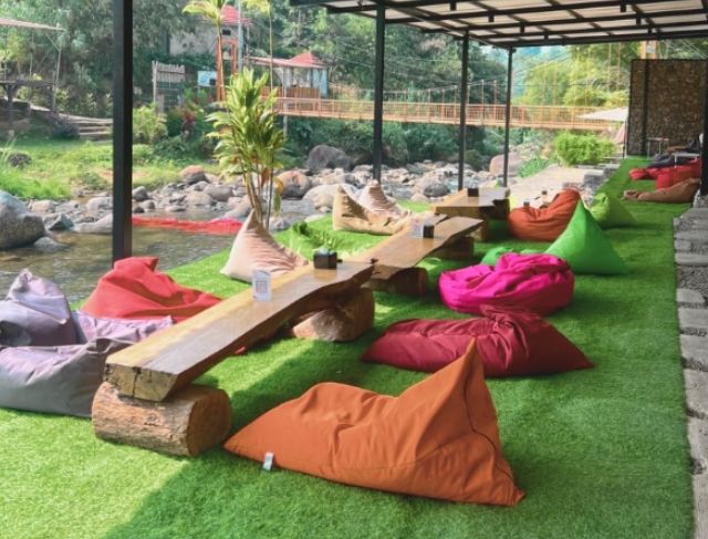 Three Men Koff Sentul Bogor, Cafe View Riverside Arah Gunung Pancar