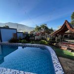 Villa Omi Puncak Bogor Nyaman untuk Rombongan dengan Kolam Renang Pribadi dan View Pegunungan