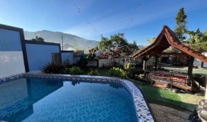 Villa Omi Puncak Bogor Nyaman untuk Rombongan dengan Kolam Renang Pribadi dan View Pegunungan