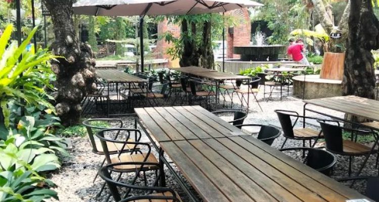 Cafe Playground Tepi Sungai dengan Mini Zoo, Kalialas Riverside Bogor
