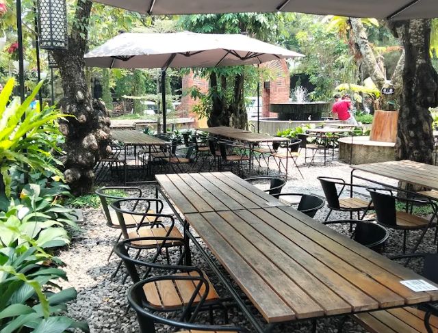 Cafe Playground Tepi Sungai dengan Mini Zoo, Kalialas Riverside Bogor