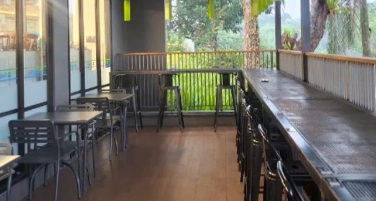 Minimarket FamilyMart Rancamaya Bogor, Tempat Nongkrong Estetik View Gunung Salak