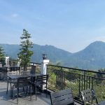 Pinus Caffe dan Resto Sentul, Tempat Makan di Bogor view Hutan Pinus dan Kabut