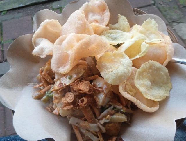 Review Gado-Gado Bogor Enak di Surya Kencana, Porsi Melimpah dan Bumbu Kacang Sangrai GadoGado Bu Tuti