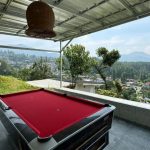 Villa Yia Yia Puncak Bogor Dekat Taman Safari ada Kolam Renang dan Meja Biliar