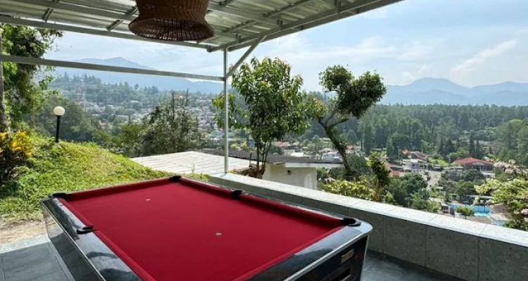 Villa Yia Yia Puncak Bogor Dekat Taman Safari ada Kolam Renang dan Meja Biliar