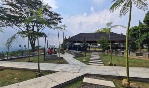 Review Tempat Nongkrong, Atas Langit Cafe Sentul Bogor View Sunset dan City Light sedia Burger serta Kopi Gula Aren