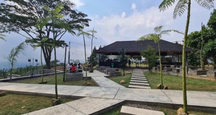 Review Tempat Nongkrong, Atas Langit Cafe Sentul Bogor View Sunset dan City Light sedia Burger serta Kopi Gula Aren