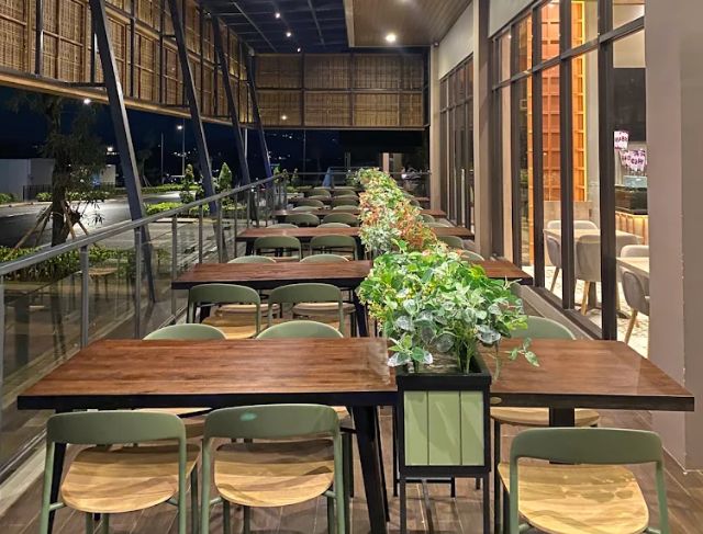 Solaria Summarecon Bogor, Restoran dengan Pemandangan Perbukitan Dekat Jalan Tol