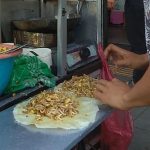 Tukang Jajanan Kaki Lima Bersih, Lumpia Basah Khas Bogor di Suryakencana